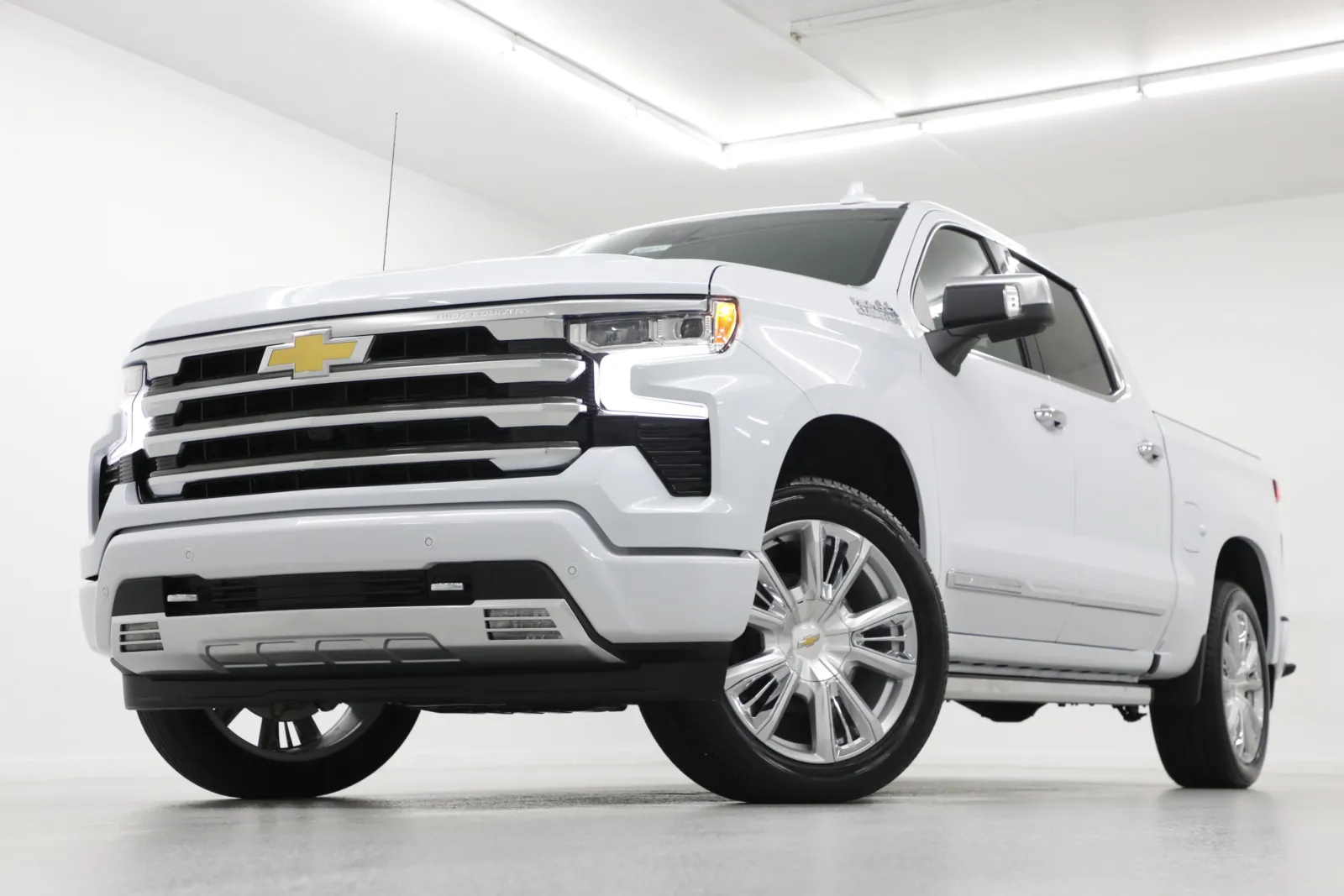 White 2026 Chevrolet Silverado 1500 High Country for sale in Clinton, MO