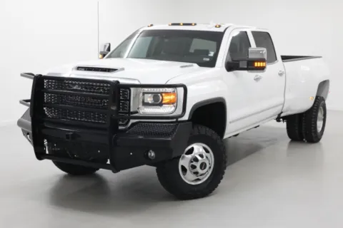 More photos of 2019 GMC Sierra 3500HD DRW Denali at Jim Falk Motors, MO