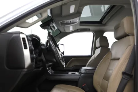 More photos of 2019 GMC Sierra 3500HD DRW Denali at Jim Falk Motors, MO