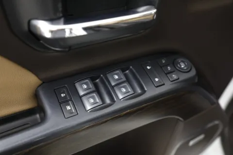 More photos of 2019 GMC Sierra 3500HD DRW Denali at Jim Falk Motors, MO