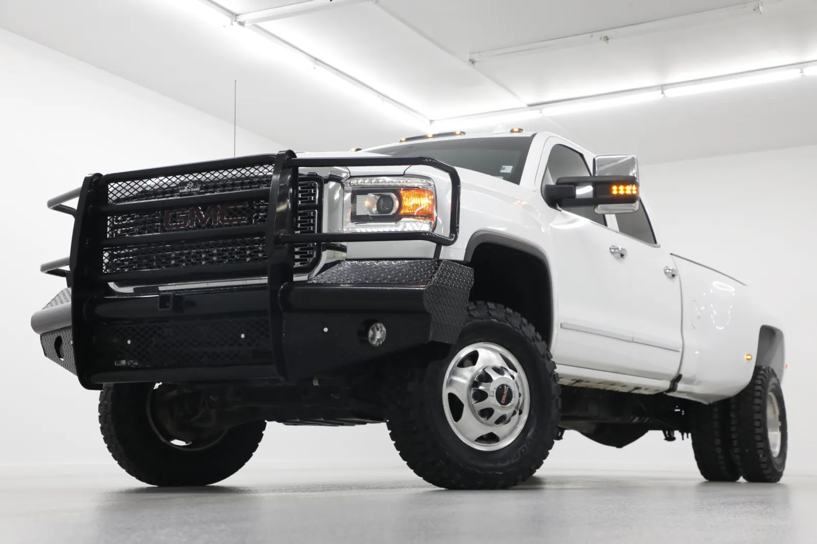 White 2019 GMC Sierra 3500HD DRW Denali for sale in Clinton, MO