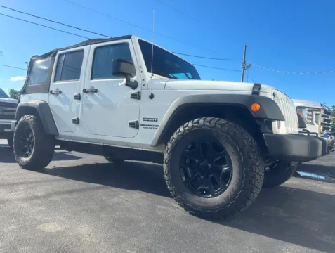 White 2017 Jeep Wrangler Unlimited Sport for sale in Clinton, MO