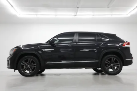 Another view of 2021 Volkswagen Atlas Cross Sport SE w/Technology R-Line for sale in Clinton, MO at Jim Falk Motors