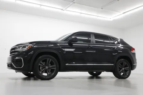 Photos of 2021 Volkswagen Atlas Cross Sport SE w/Technology R-Line for sale in Clinton, MO at Jim Falk Motors