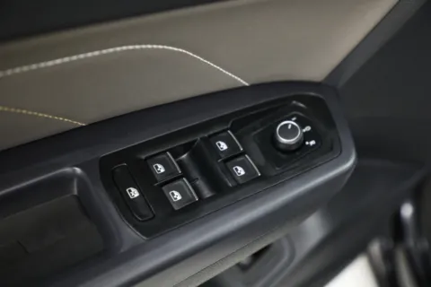 More photos of 2021 Volkswagen Atlas Cross Sport SE w/Technology R-Line at Jim Falk Motors, MO