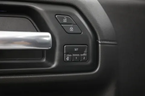 More photos of 2019 GMC Sierra 1500 SLT at Jim Falk Motors, MO