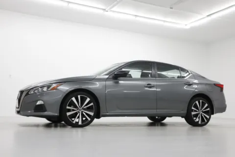 Photos of 2022 Nissan Altima 2.5 SR for sale in Clinton, MO at Jim Falk Motors