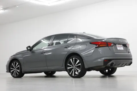 More photos of 2022 Nissan Altima 2.5 SR at Jim Falk Motors, MO
