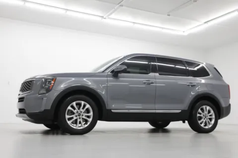 Photos of 2020 Kia Telluride LX for sale in Clinton, MO at Jim Falk Motors