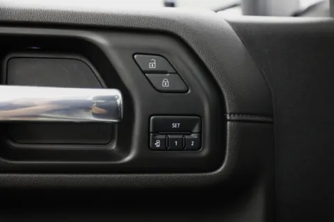 More photos of 2023 Chevrolet Silverado 3500HD High Country at Jim Falk Motors, MO