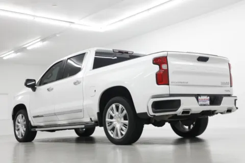 More photos of 2022 Chevrolet Silverado 1500 High Country at Jim Falk Motors, MO