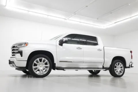 Photos of 2022 Chevrolet Silverado 1500 High Country for sale in Clinton, MO at Jim Falk Motors