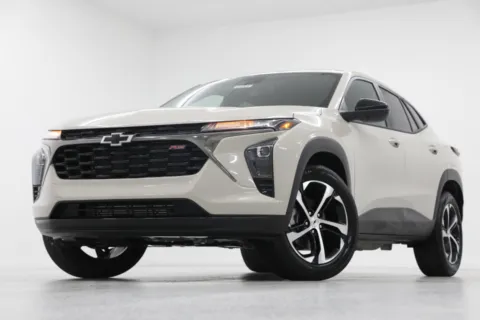 White 2026 Chevrolet Trax 1RS for sale in Clinton, MO