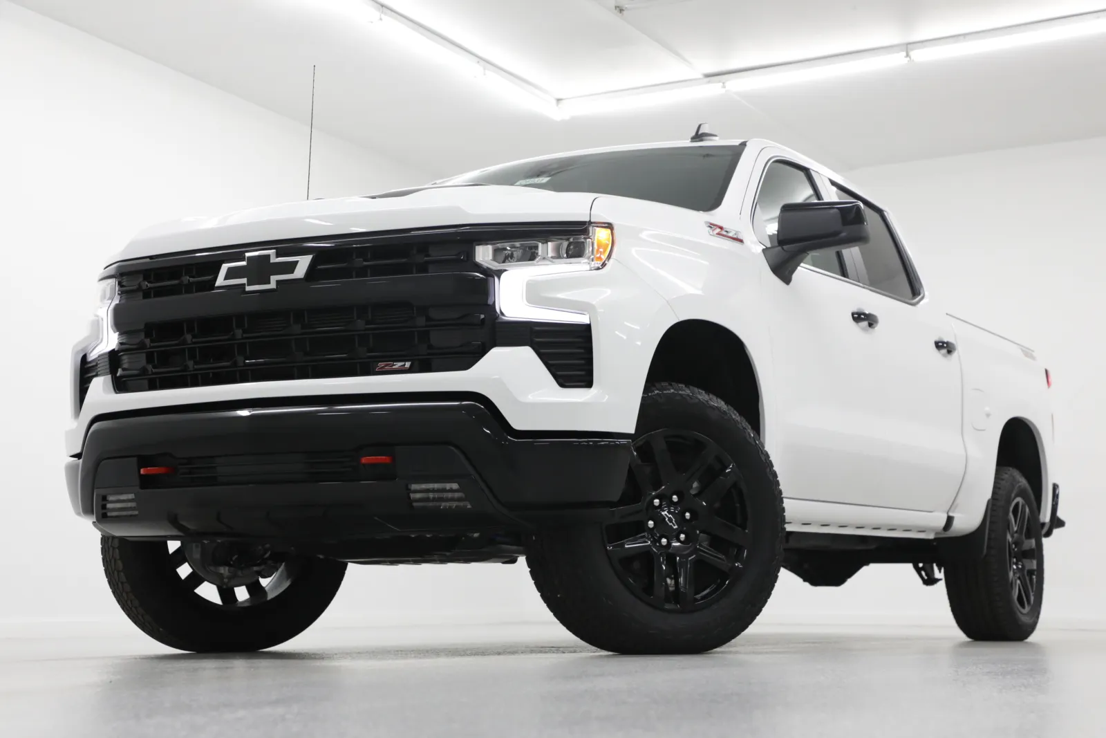 White 2026 Chevrolet Silverado 1500 LT Trail Boss for sale in Clinton, MO