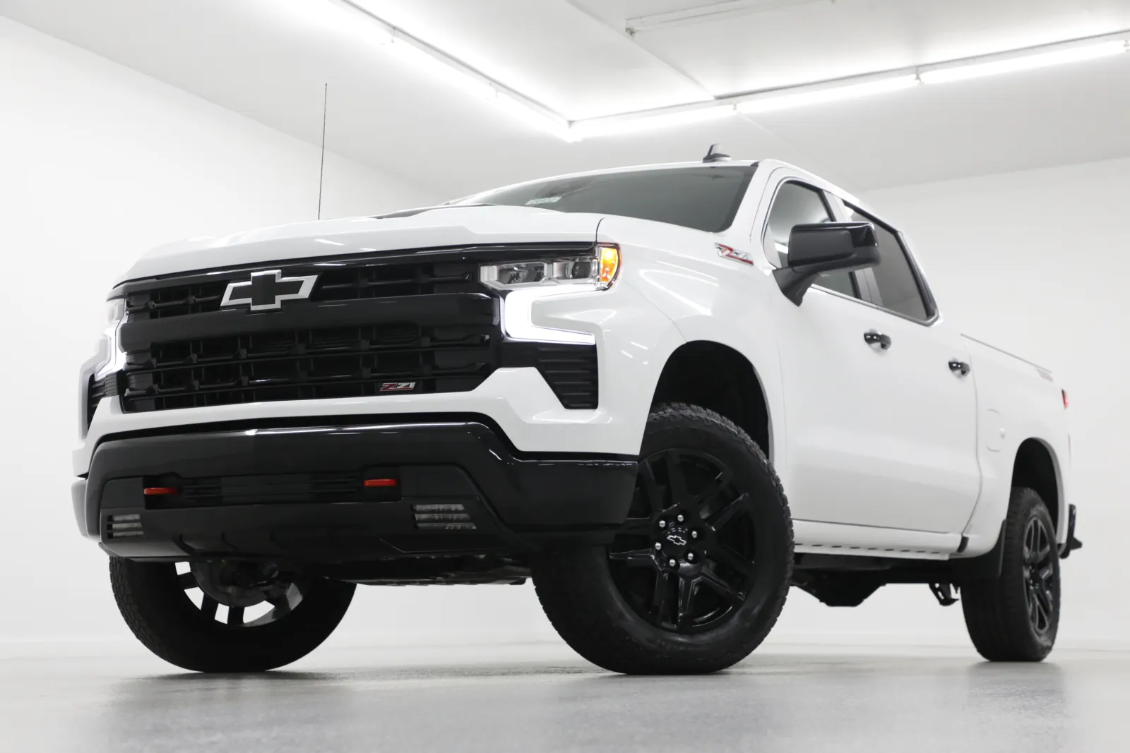 White 2026 Chevrolet Silverado 1500 LT Trail Boss for sale in Clinton, MO