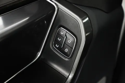 More photos of 2022 Ford F-150 LARIAT at Jim Falk Motors, MO