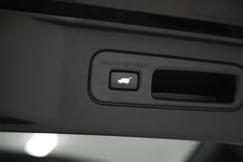 More photos of 2023 Honda Pilot EX-L 7 Passenger at Jim Falk Motors, MO
