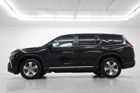 Another view of 2023 Honda Pilot EX-L 7 Passenger for sale in Clinton, MO at Jim Falk Motors