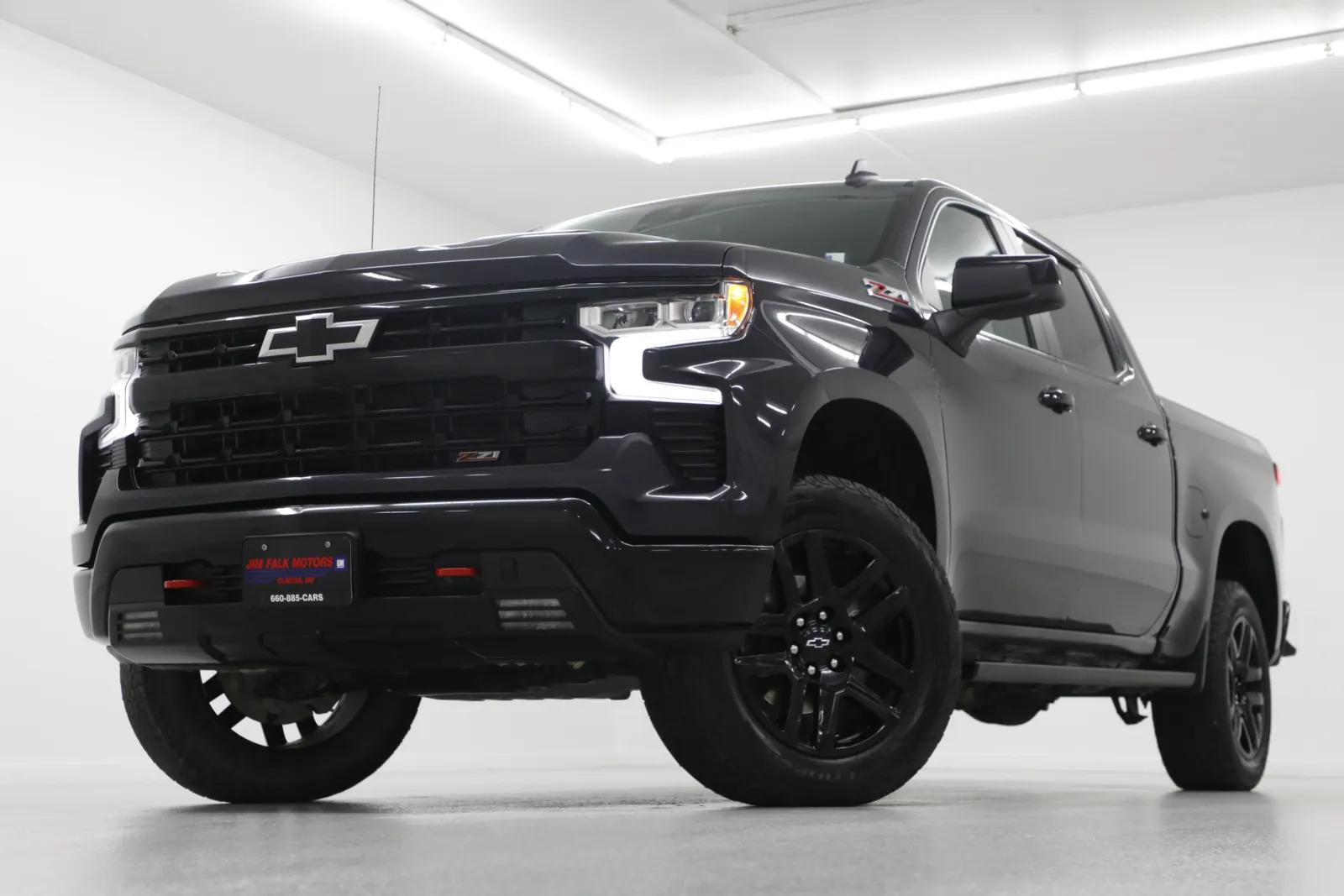 Gray 2023 Chevrolet Silverado 1500 LT Trail Boss for sale in Clinton, MO