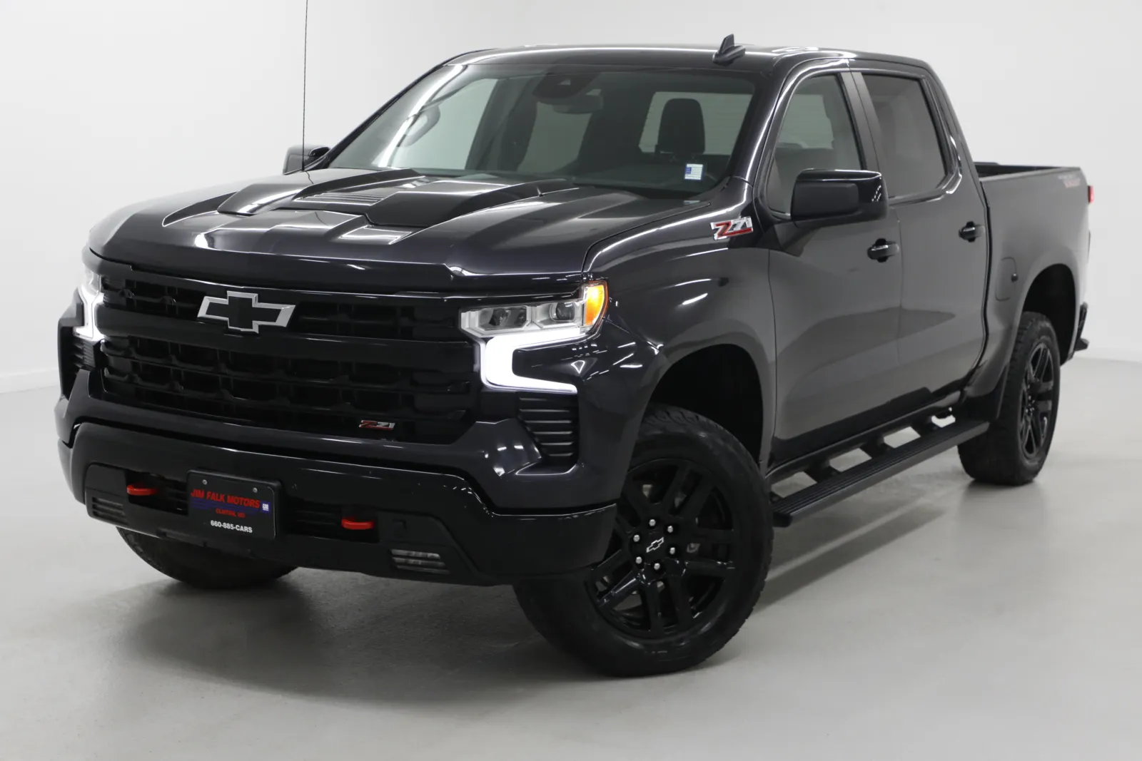 Gray 2023 Chevrolet Silverado 1500 LT Trail Boss for sale in Clinton, MO