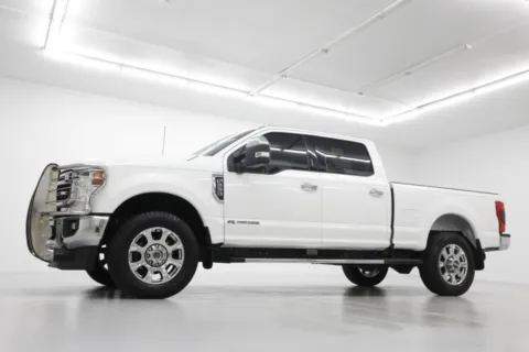 Photos of 2022 Ford Super Duty F-250 SRW LARIAT for sale in Clinton, MO at Jim Falk Motors