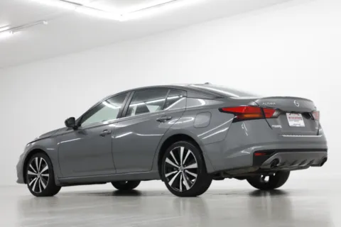 More photos of 2022 Nissan Altima 2.5 SR at Jim Falk Motors, MO