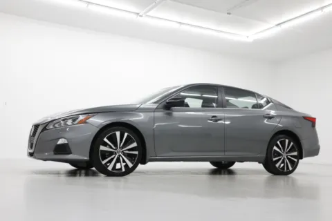 Photos of 2022 Nissan Altima 2.5 SR for sale in Clinton, MO at Jim Falk Motors