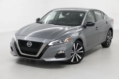 More photos of 2022 Nissan Altima 2.5 SR at Jim Falk Motors, MO