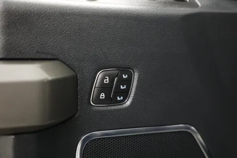 More photos of 2022 Ford Super Duty F-450 DRW Platinum at Jim Falk Motors, MO