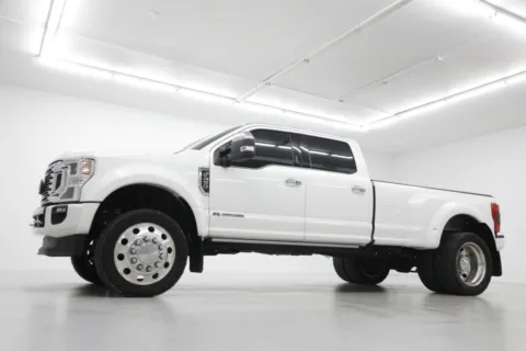 Photos of 2022 Ford Super Duty F-450 DRW Platinum for sale in Clinton, MO at Jim Falk Motors