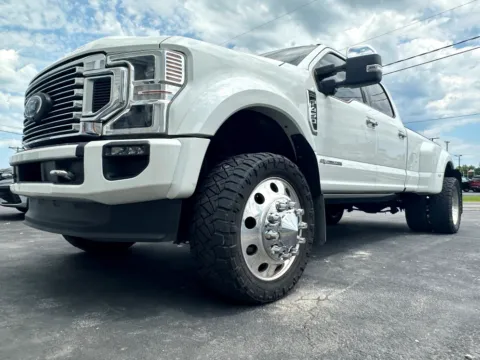 White 2022 Ford Super Duty F-450 DRW Platinum for sale in Clinton, MO