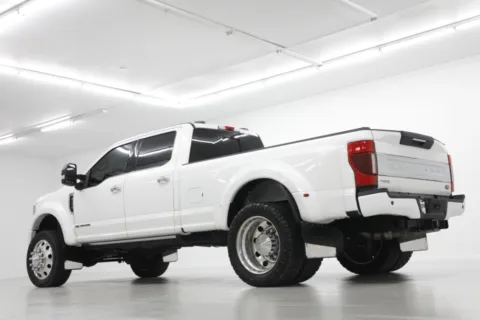 More photos of 2022 Ford Super Duty F-450 DRW Platinum at Jim Falk Motors, MO
