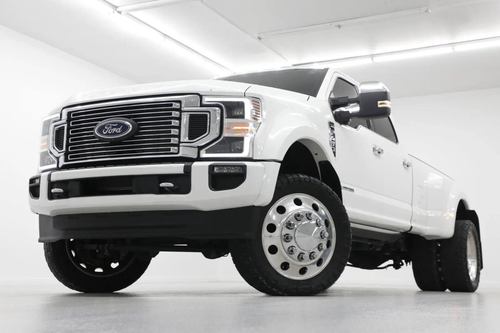 White 2022 Ford Super Duty F-450 DRW Platinum for sale in Clinton, MO