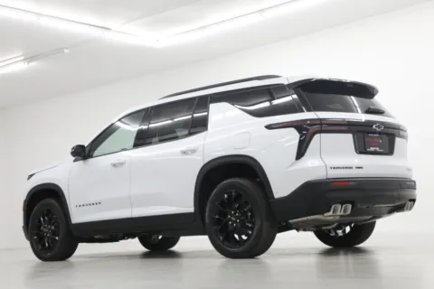 More photos of 2026 Chevrolet Traverse LT at Jim Falk Motors, MO