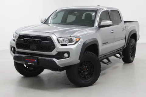 More photos of 2021 Toyota Tacoma TRD Off Road at Jim Falk Motors, MO