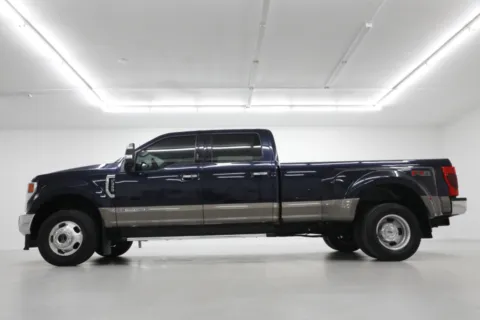 Another view of 2022 Ford Super Duty F-350 DRW LARIAT for sale in Clinton, MO at Jim Falk Motors