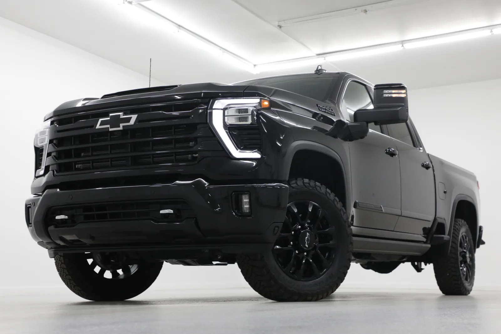 Black 2026 Chevrolet Silverado 2500 HD High Country for sale in Clinton, MO