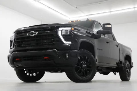 Black 2026 Chevrolet Silverado 2500 HD LT for sale in Clinton, MO