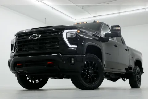 Black 2026 Chevrolet Silverado 2500 HD LT for sale in Clinton, MO