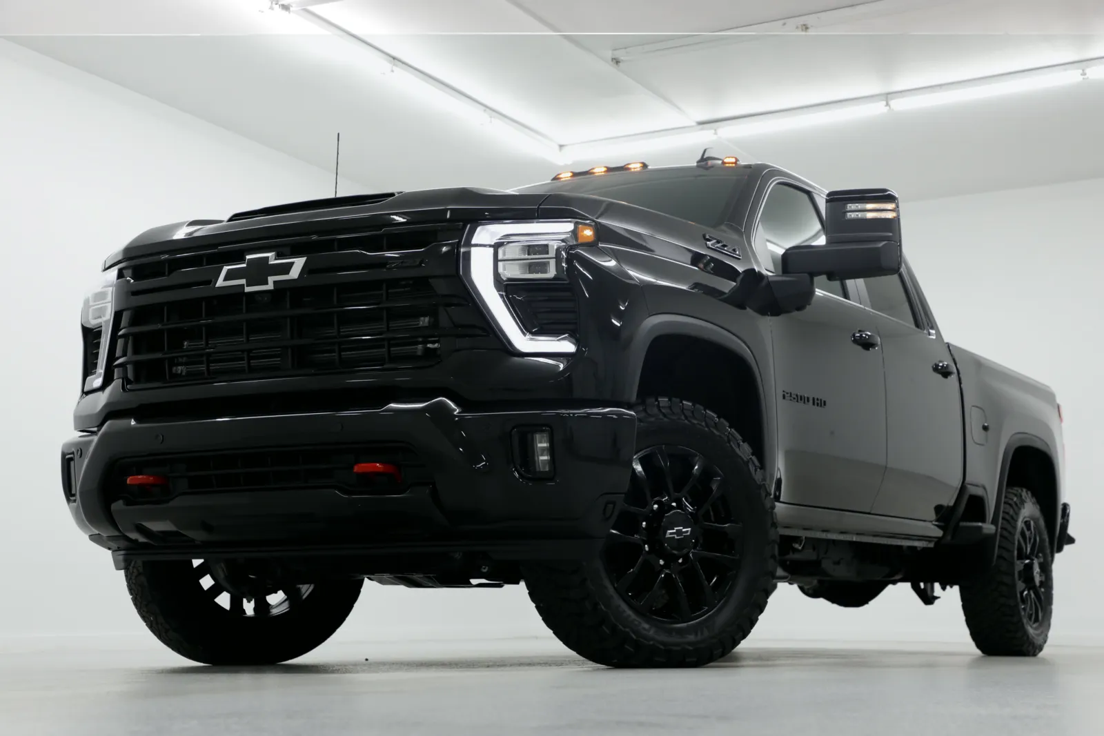 Black 2026 Chevrolet Silverado 2500 HD LT for sale in Clinton, MO