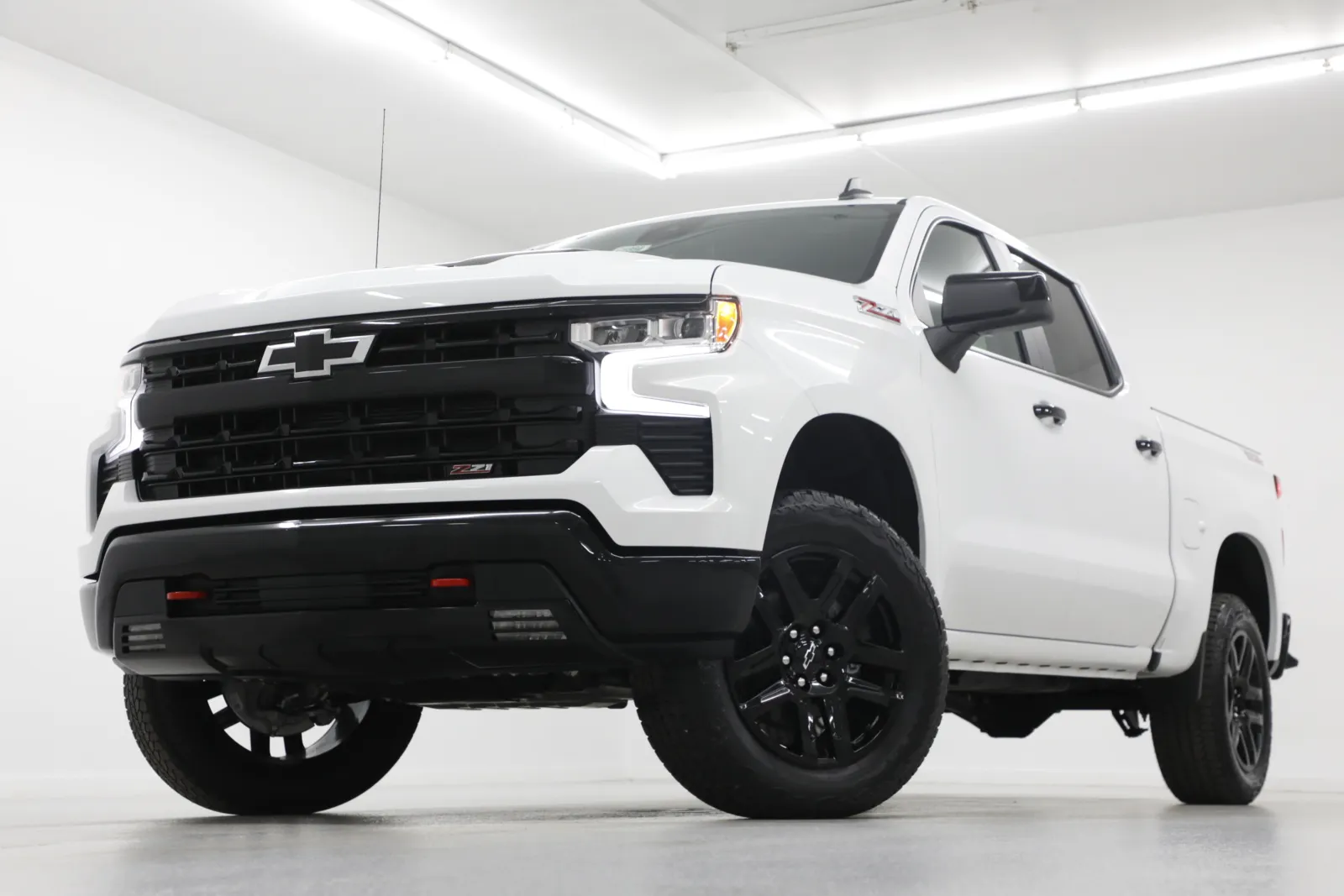 White 2026 Chevrolet Silverado 1500 LT Trail Boss for sale in Clinton, MO