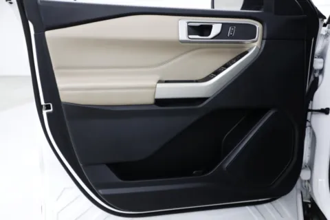 More photos of 2021 Ford Explorer XLT at Jim Falk Motors, MO
