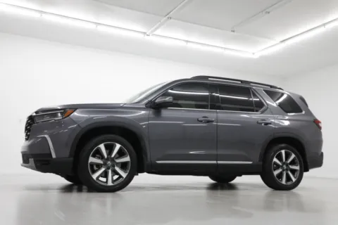 Photos of 2023 Honda Pilot Touring for sale in Clinton, MO at Jim Falk Motors
