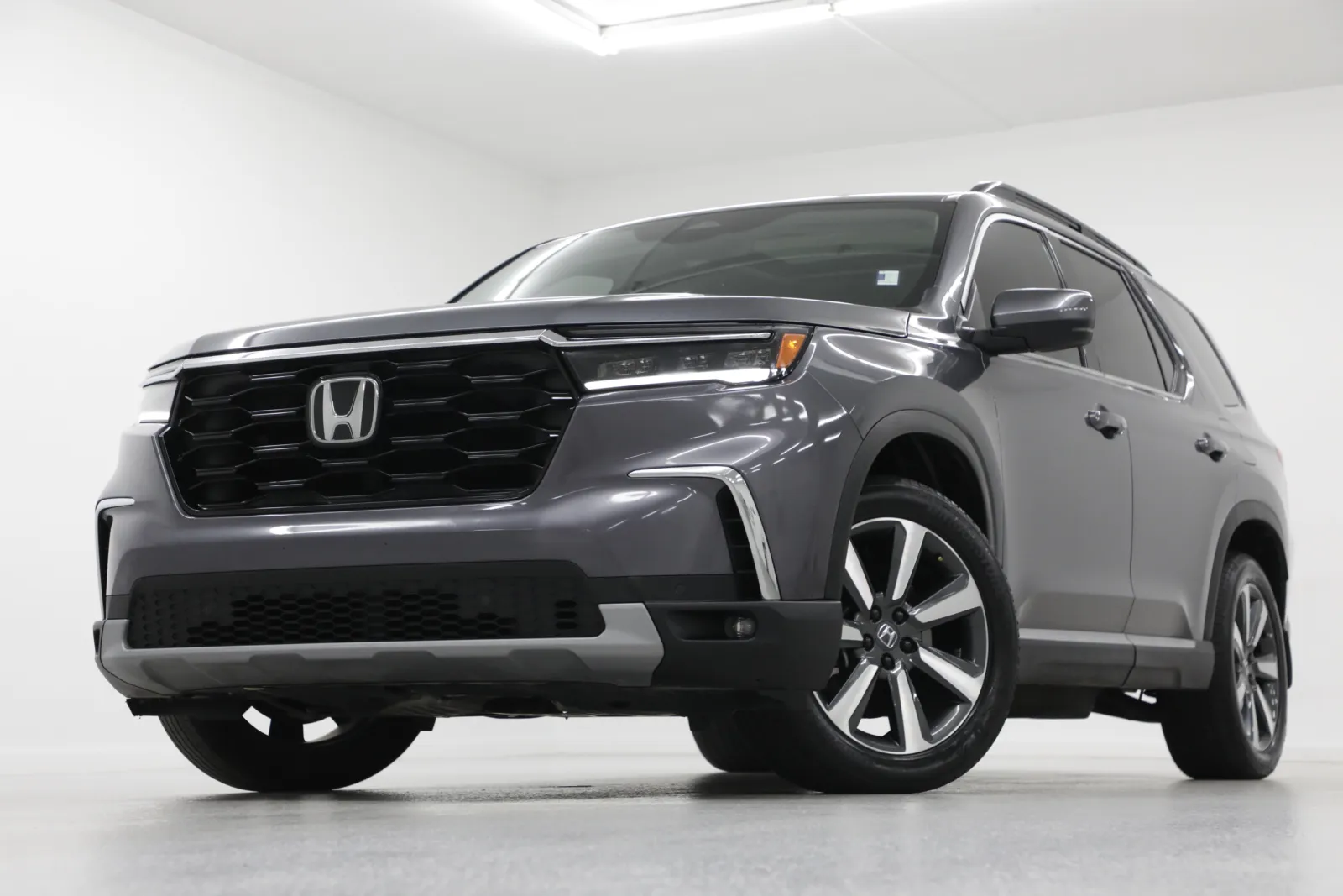 Gray 2023 Honda Pilot Touring for sale in Clinton, MO