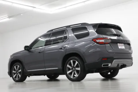 More photos of 2023 Honda Pilot Touring at Jim Falk Motors, MO