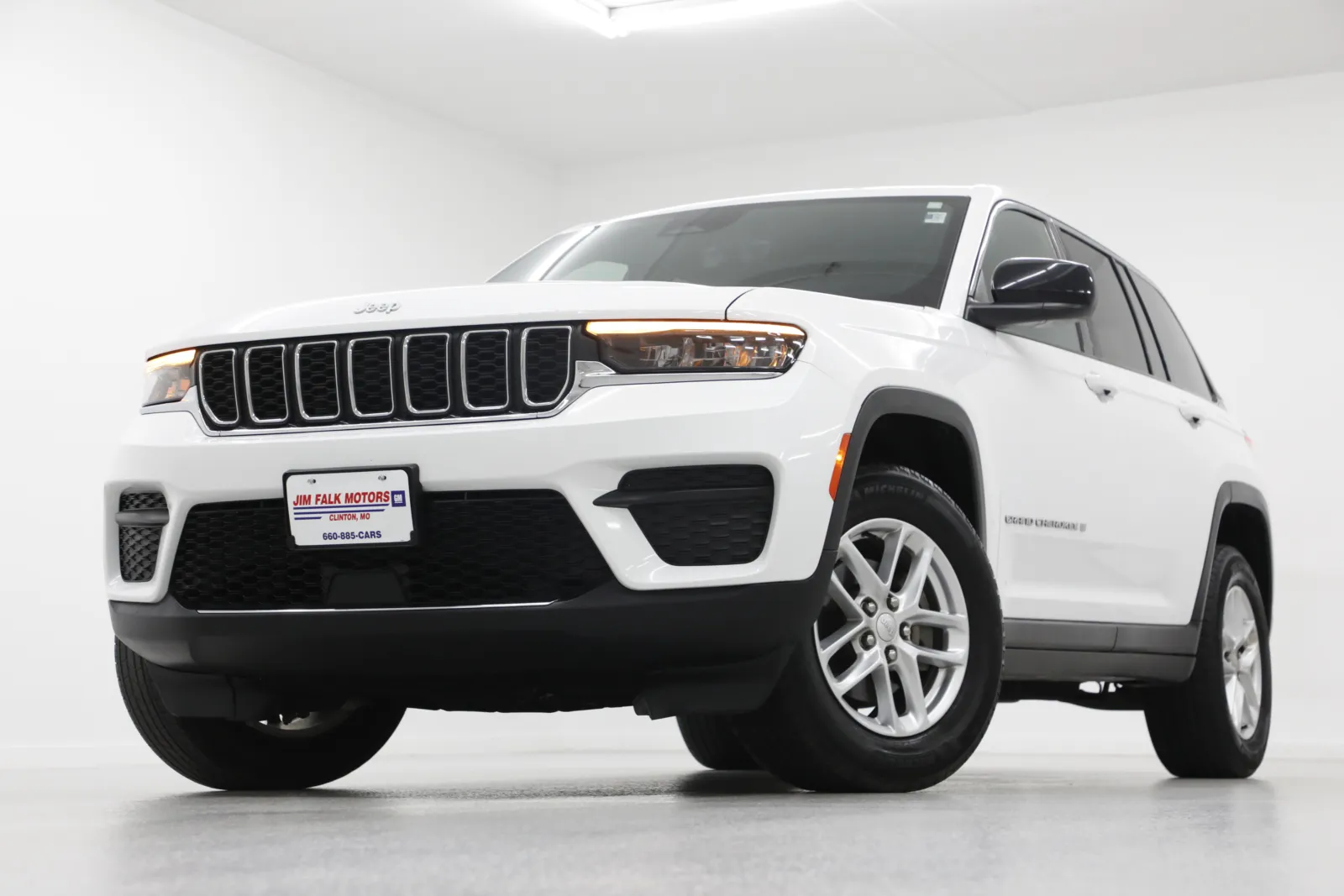 White 2025 Jeep Grand Cherokee Laredo X for sale in Clinton, MO