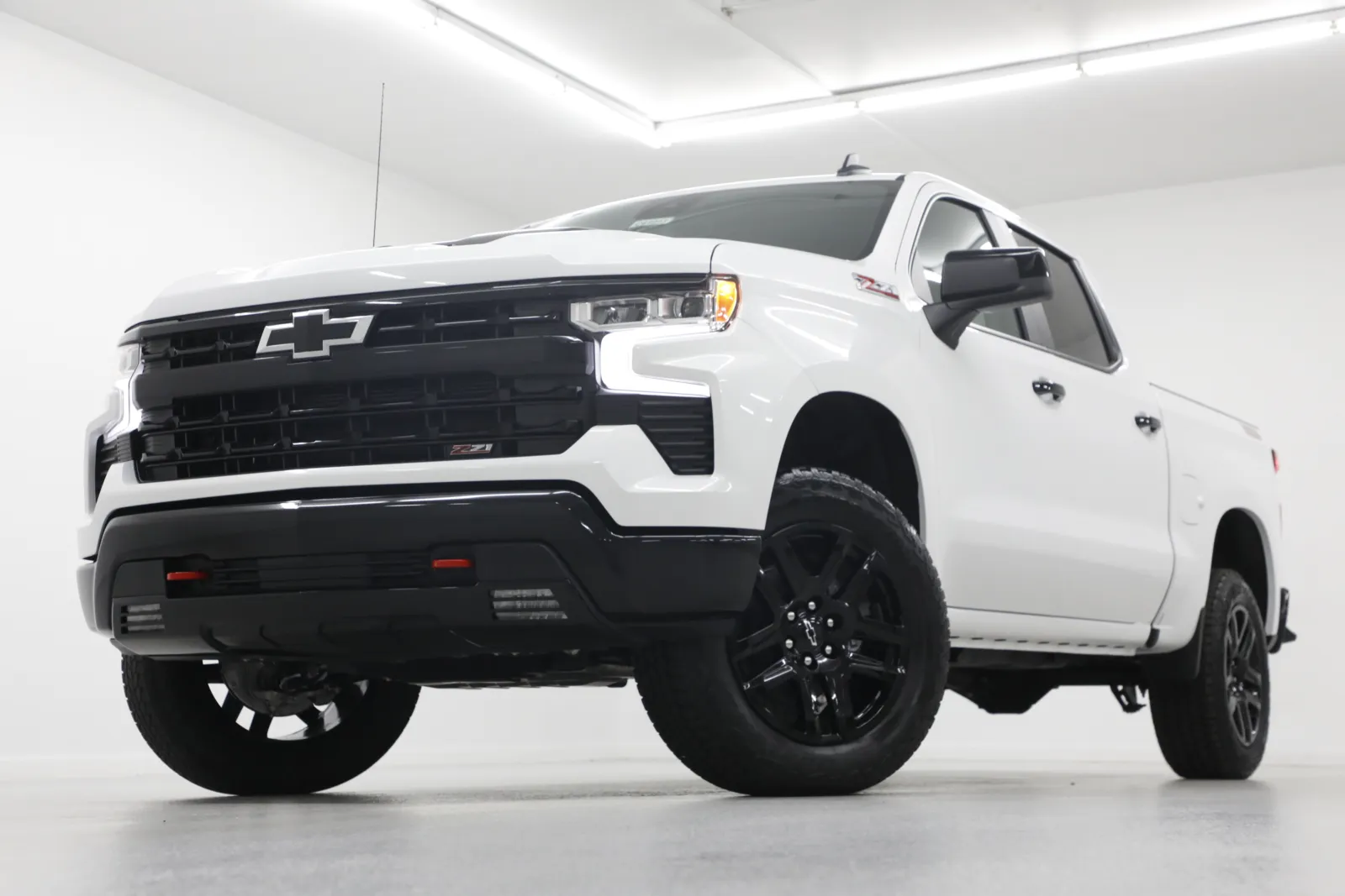 White 2026 Chevrolet Silverado 1500 LT Trail Boss for sale in Clinton, MO