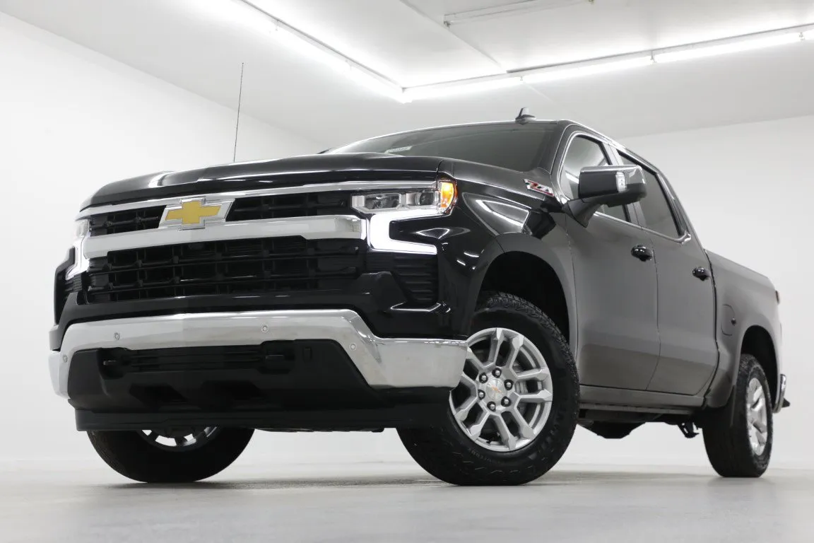Black 2026 Chevrolet Silverado 1500 LT for sale in Clinton, MO