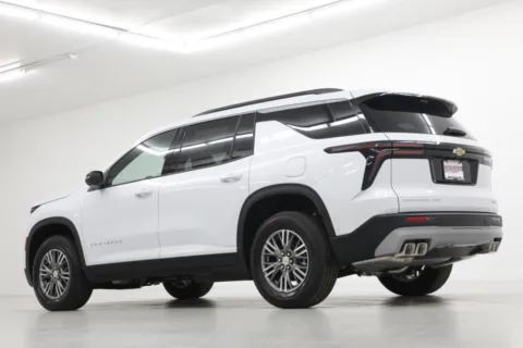 More photos of 2026 Chevrolet Traverse LT at Jim Falk Motors, MO