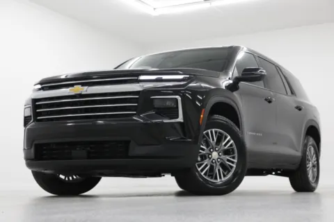 Black 2026 Chevrolet Traverse LT for sale in Clinton, MO